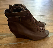 Vince Camuto Women’s Brown Leather Lace-Up Ankle Bootie Open Toe 8B