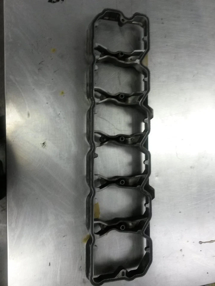 Carcasa de brazo basculante de Dodge Ram 2500 2008 6,7 3975943 Cummins diésel Foto 2 de 4