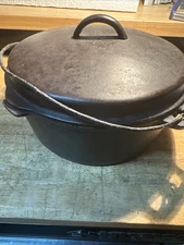 VINTAGE UNMARKED LODGE #8 CAST IRON DUTCH OVEN W/ SELF-BASTING LID AND BAIL