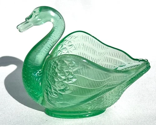 Fenton Ice Green Iridescent Uranium/Vaseline Glass Swan