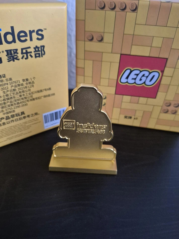Lego Insiders Gold Medal Trophy Anniversary Statue Promo Rare! Japan Exklusiv - Bild 2 von 3