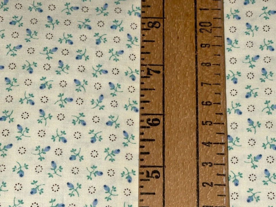 Tela de algodón con estampado de rosebuds azules pequeños 1989 vintage de 1/2+ yarda BTHY por N.T.T. Foto 2 de 4