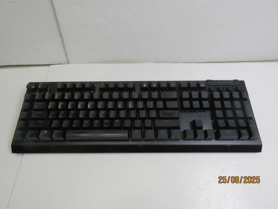Razer BlackWidow V4 Pro Mechanical Gaming Keyboard GREEN SWITCHES - Image 4 of 4