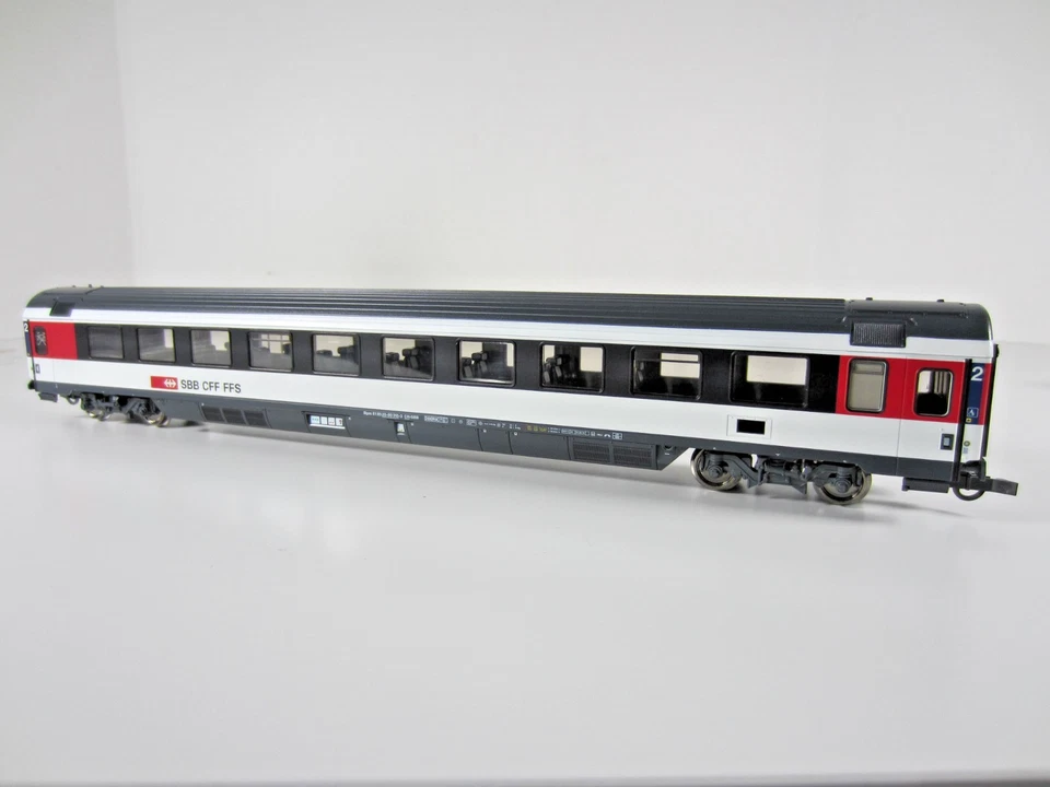 Roco 74082 Swiss Federal Railways Gotthard-Panorama Express 3-Car Set - Image 4 of 4