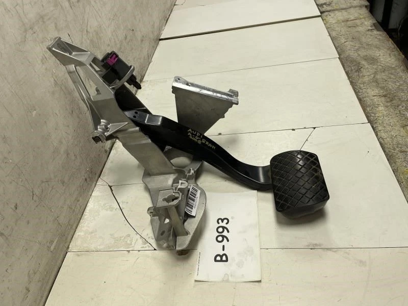 Audi A6 2008 sedán conjunto de pedal de freno OEM+ Foto 2 de 4