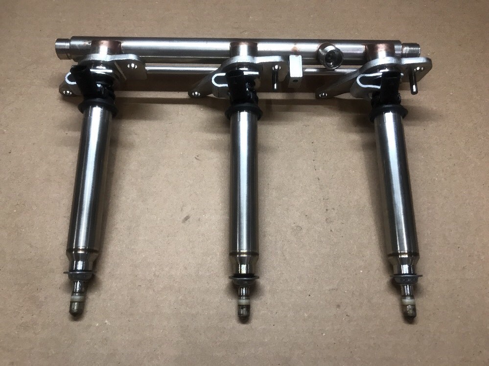 2016 MERCEDES-BENZ GL 450 FUEL RAIL SET W/INJECTORS RIGHT A 