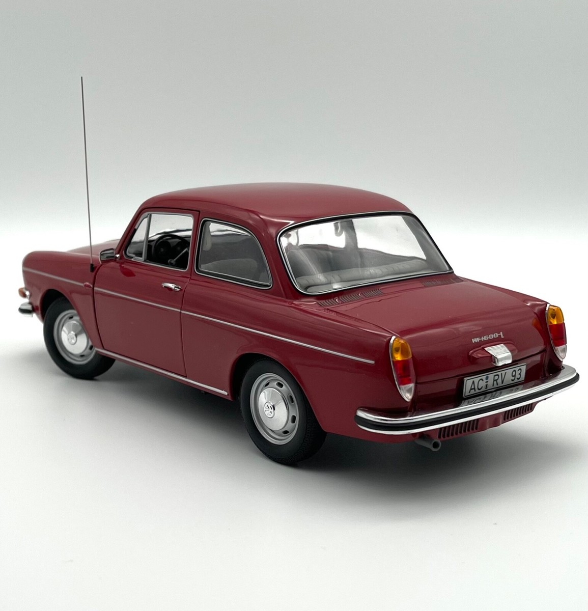 Minichamps VW Volkswagen 1600 L Coupe Bj.1970, extrem selten