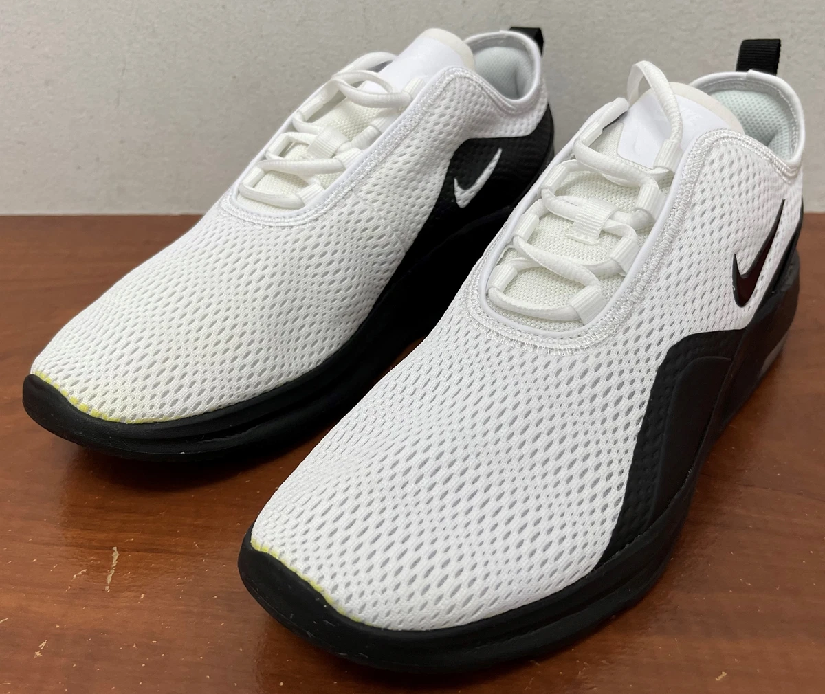 Women s Nike Air Max Motion 2 White Black AO0352 100 10.5 eBay