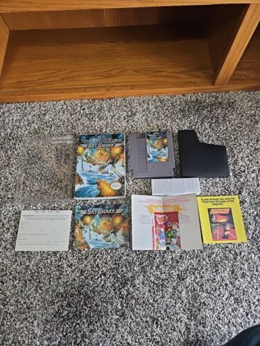 Sky Shark Complete in Box CIB w/ Protector Vintage Nintendo NES 1988 Taito! - Afbeelding 1 van 20