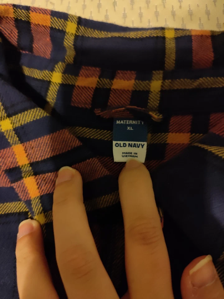 Old navy maternity Flannel size XL  - Image 2 of 2