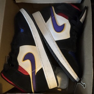 Jordan Air Jordan 1 Mid SE (GS) Boys Mid Top Sneaker 5.5Y BQ6931-005