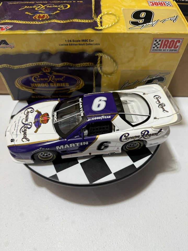 RARO* MARK MARTIN #6 Crown Royal IROC GM Dealers 2006 1/24 Diecast Foto 2 de 4