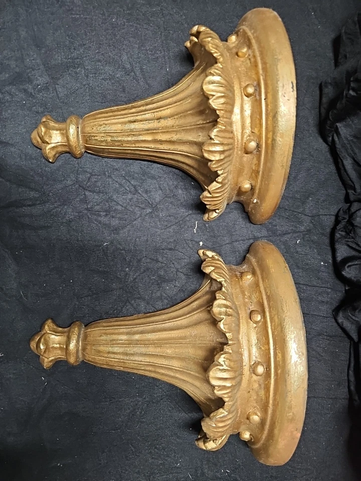 Dos caballetes de pared dorados Foto 2 de 3