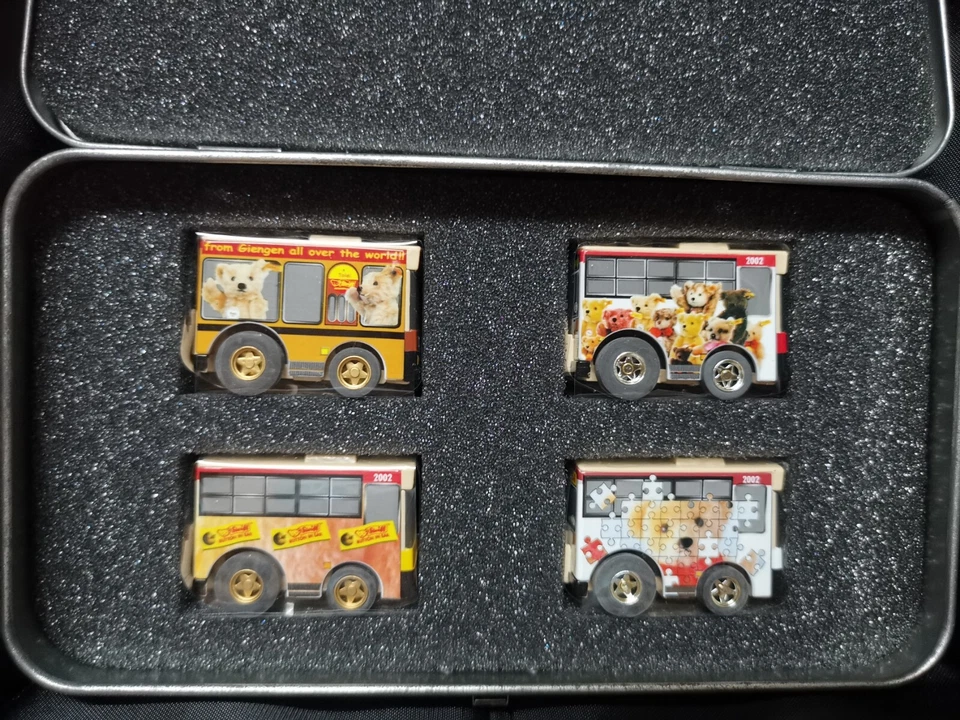Takara Choro Q 100 Años Steiff Oso de Peluche Caja de Exhibición de Metal con 4 Autobuses Coches RARO Foto 4 de 4