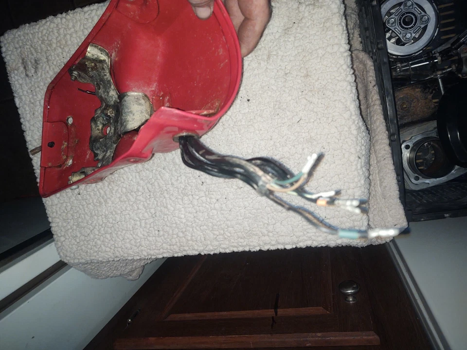 Para-lama traseiro Honda XL185S 1981 com fiação. 80101-437-000ZE - Imagem 4 de 4