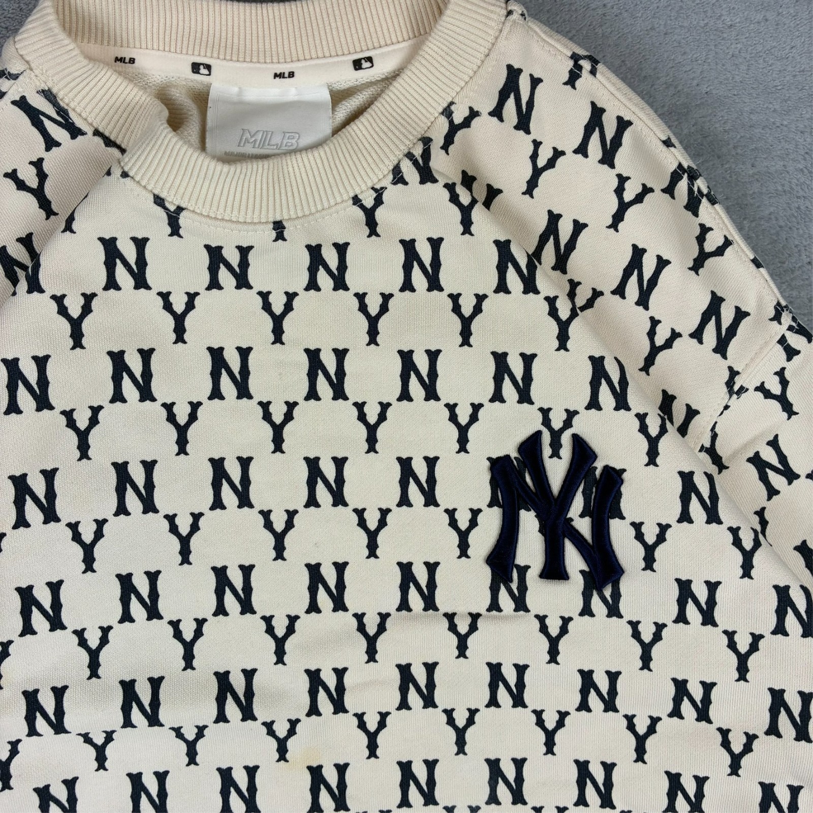 Vintage MLB x New York Yankees 2000's Cream Monogram Size Small Sweatshirt image 4