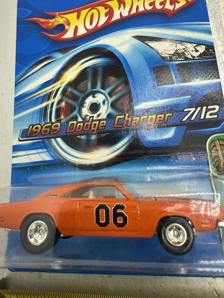 Dodge Charger 2006 Treasure Hunt 1969 Hot Wheels Foto 4 de 4