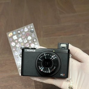 Fujifilm XQ2 Fotocamera Digitale 12 MP Wi-Fi - Argento/bianco - Usata Dal Giappone