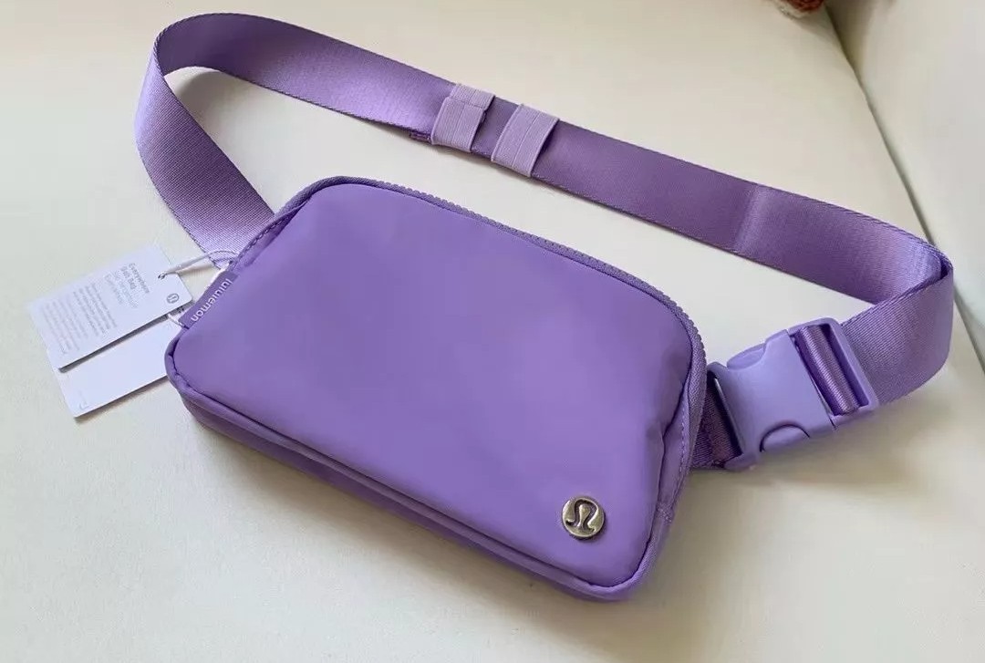 ПОЯСНАЯ СУМКА LULULEMON EVERYWHERE1 л - ФИОЛЕТОВАЯ 20990₽