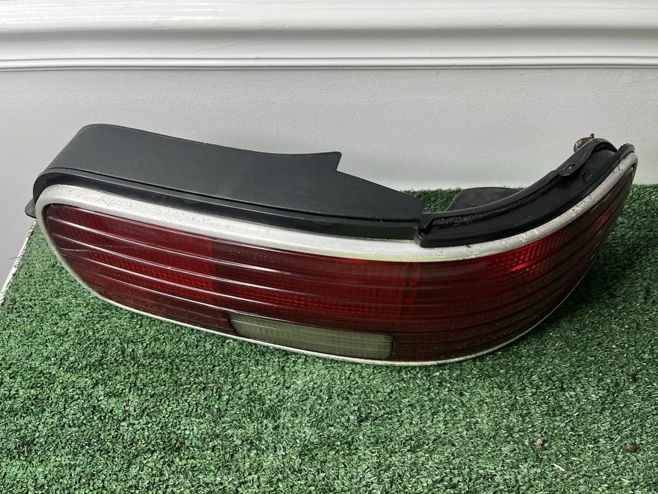 CHEVY CAPRICE 1992-1996 LUZ TRASERA PASAJERO DERECHA OEM # 16512856 Foto 4 de 4