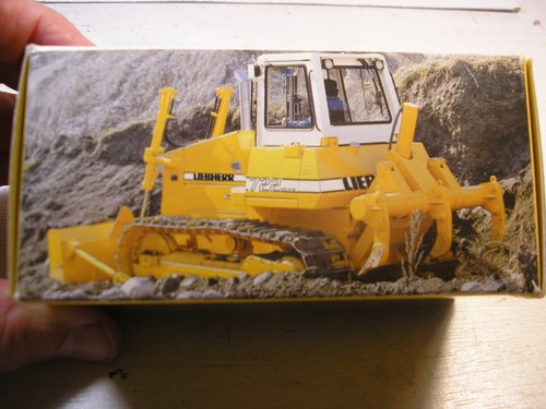 CONRAD #2803 Liebherr PR722 Litronic 1:50 Crawler Tractor for Lionel/MTH O scale - Picture 2 of 10