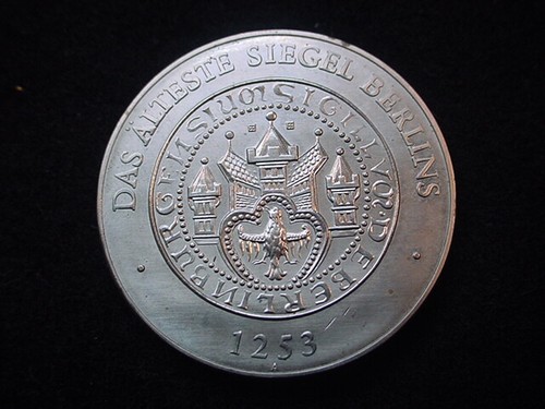 Berlin, Germany 1987 750th Anniversary Saint Nicholas Church Commemorative Medal - Imagen 2 de 2