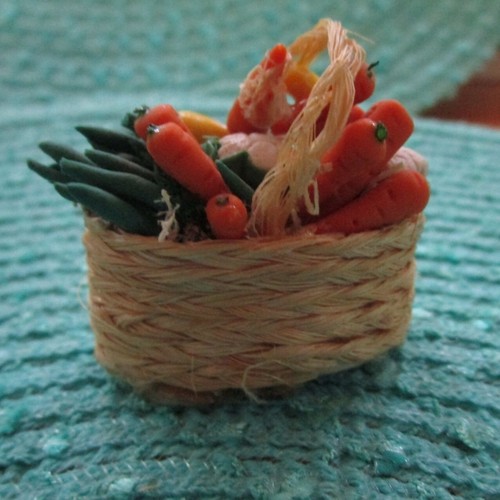 Vintage Dollhouse Miniature Vegetable Basket Cutting Board Soup Pot GUC Damage - Picture 3 of 20