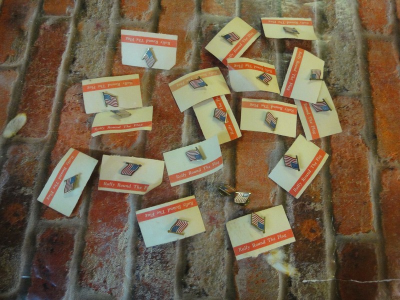 19 Vintage United States American  flag pins hat lapel Most new on cards
