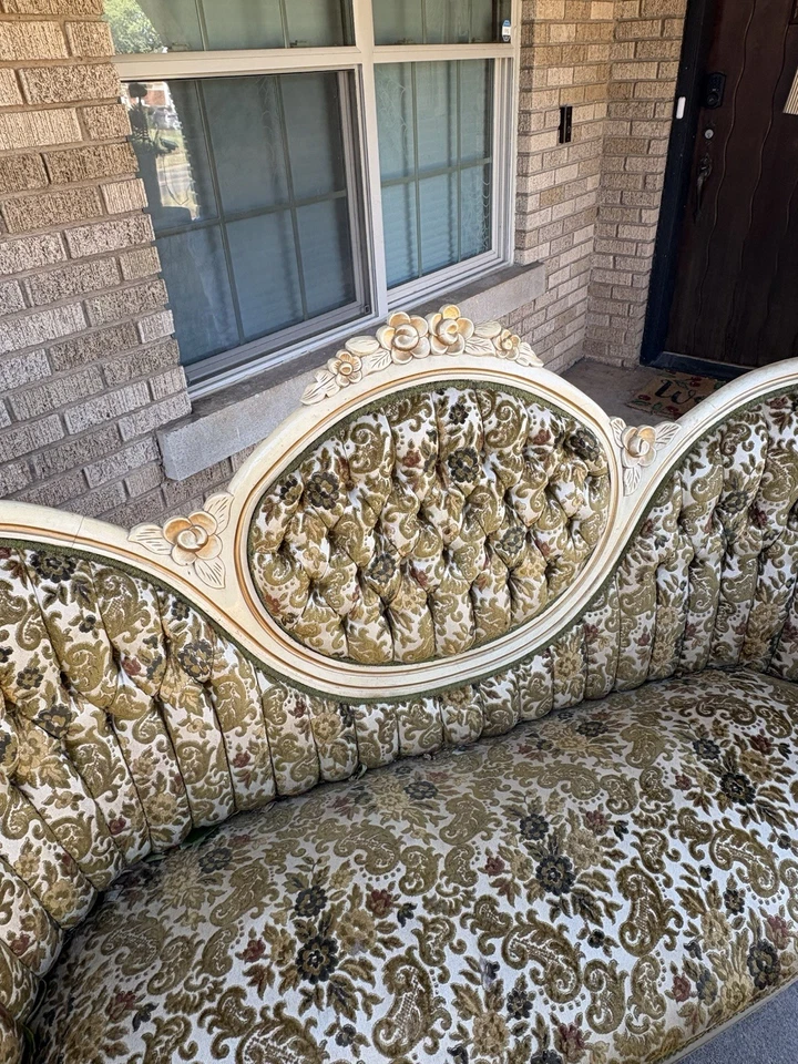 Sofá estilo victoriano vintage 1975 estampado floral Foto 3 de 4