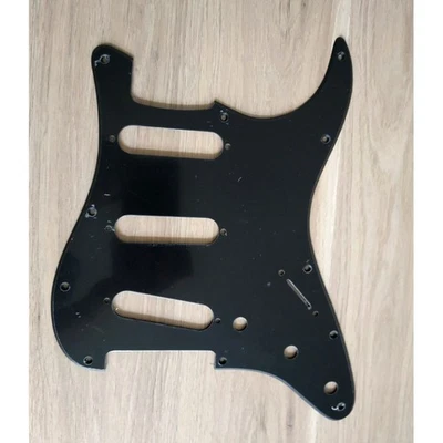 ADPGUITARPARTS Pickguard noir 1 ply 11trous pour Stratocaster post 72, pots 1cm