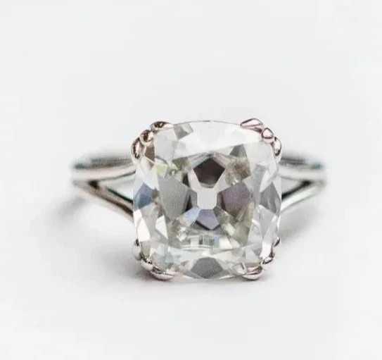 Anillo de compromiso clásico de diamantes cultivados en laboratorio blanco con cojín de 2 quilates de plata de ley 925