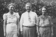 1940 Handsome Man Standing Between Women Dresses Smiling Backyard Bushes