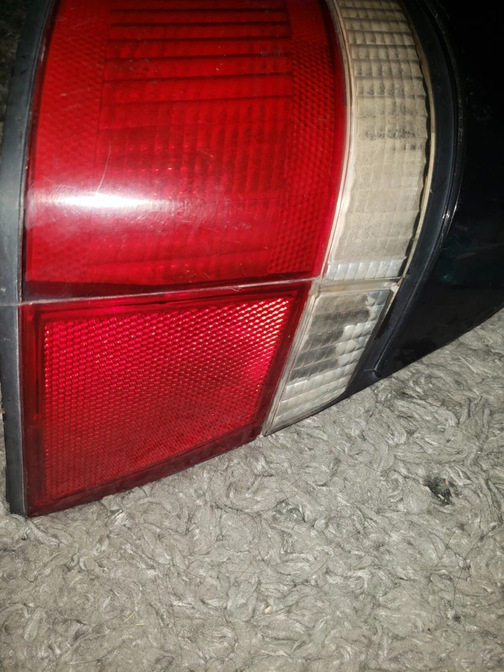 88 89 90 JUEGO DE LUCES TRASERAS FORD ESCORT IZQUIERDA DERECHA 3 puertas HTBK LIMPIO OEM AA32 Foto 3 de 4