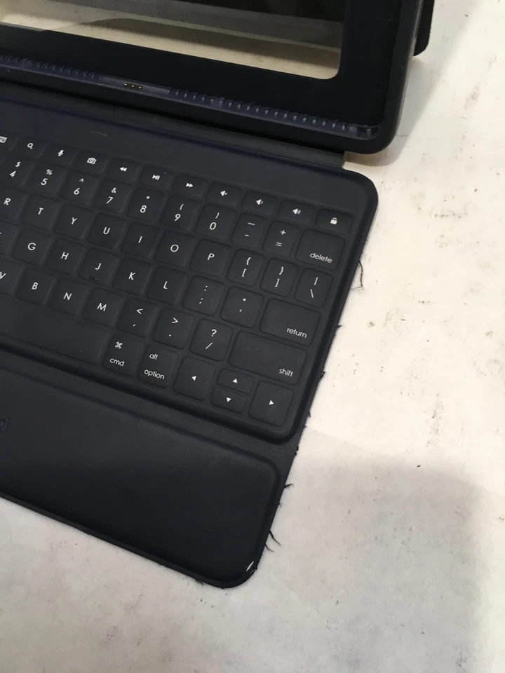 LOGITECH YU0073 RUGGED COMBO 3 IPAD KEYBOARD CASE BLUE FOR IPAD 7TH 8TH 9TH GEN - Image 3 of 4