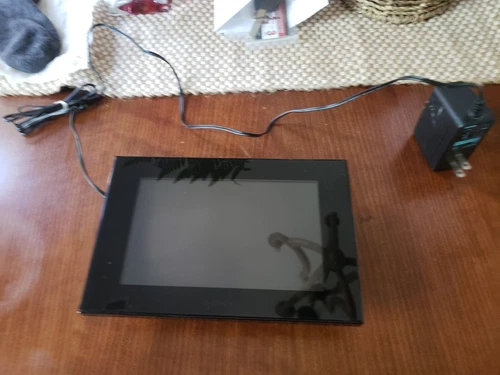 Sony Digital Photo Frame : DPF-D70