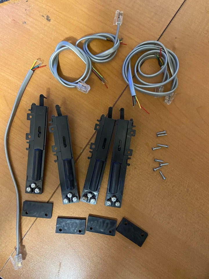 Digitrax DS54 and 4 Atlas #65 switch machines. Complete set. - Image 4 of 4