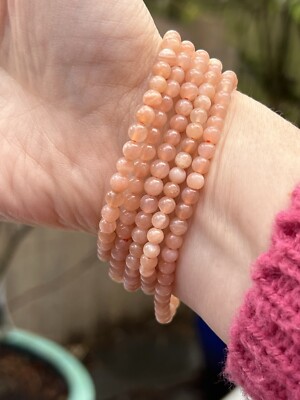 Peach Moonstone Beaded Crystal Bracelet 4mm AAA+ / Intuition / Empathy / Calming