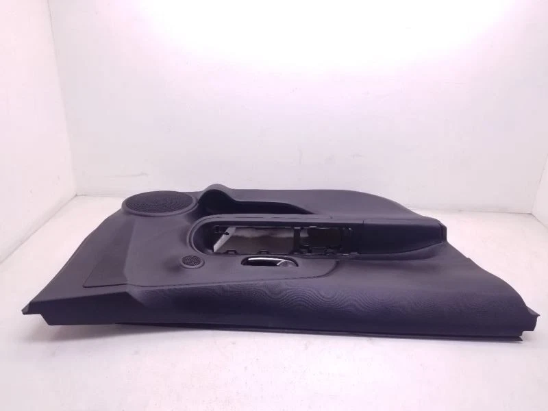 Toyota Prius C 2017 montaje de panel de puerta delantera de cuatro lados del conductor  Foto 4 de 4