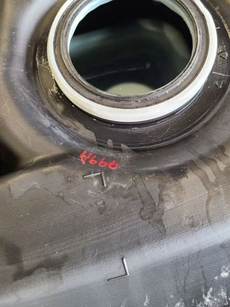 Tanque de combustible Canada Market tracción delantera compatible con 09-14 MATRIX 588475 Foto 3 de 4