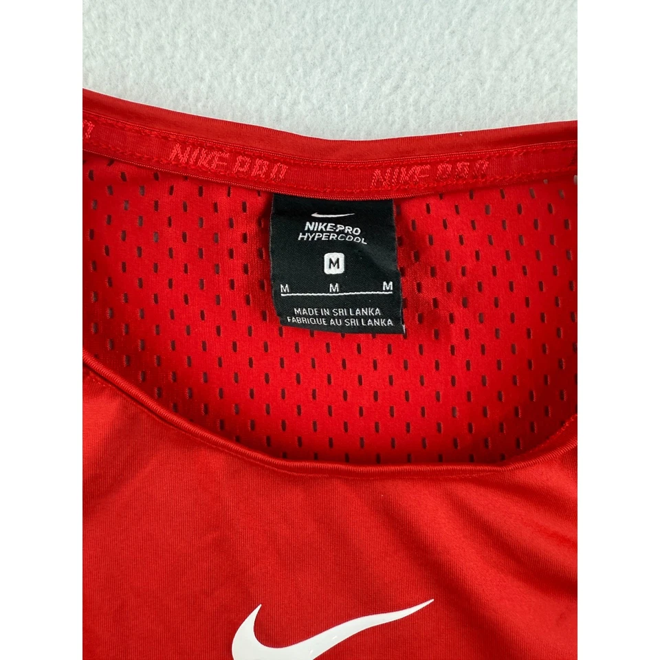 Camiseta Nike Pro HyperCool vermelha atlética Dri Fit manga curta feminina M - Imagem 4 de 4