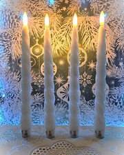 4x LED Flambiance -GLANZ- Spitzkerzen Timer WEIß gedreht GLOSSY Tafelkerze HSE