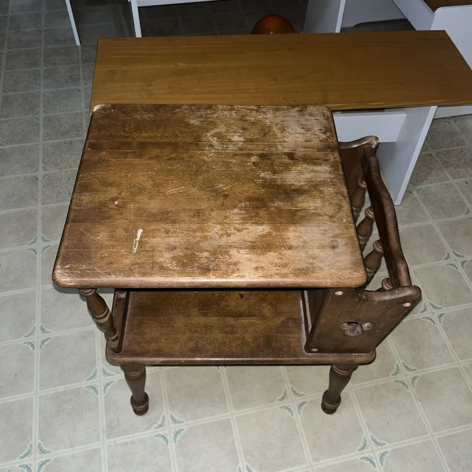 Mesa auxiliar vintage de madera de arce de mediados de siglo con estante y estante para revistas - ¡Rara!! Foto 2 de 4