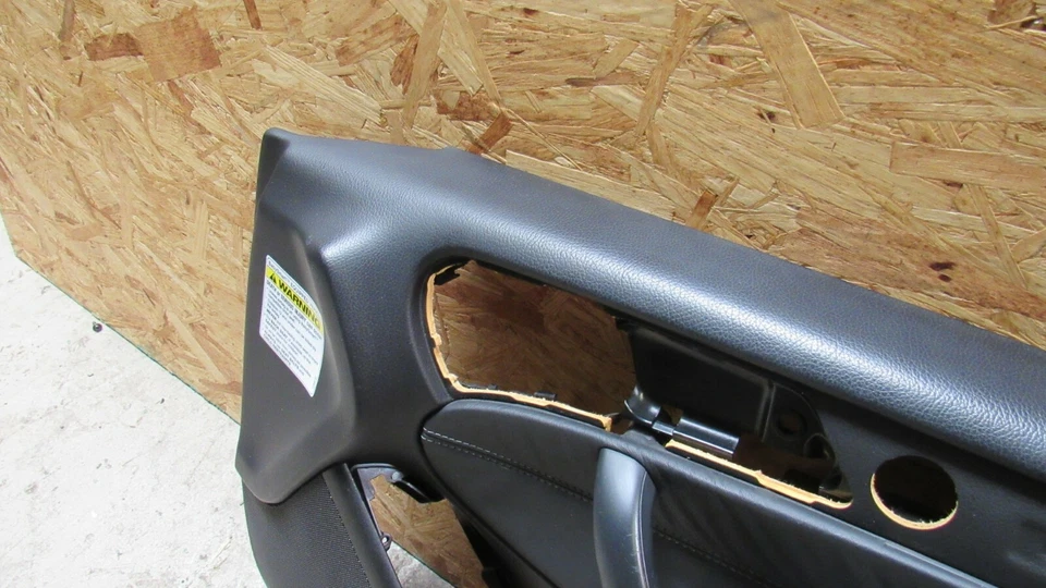 Mercedes W203 C32 C55 AMG 2005-2007 panel de puerta delantera derecha cuero negro OEM Foto 3 de 4