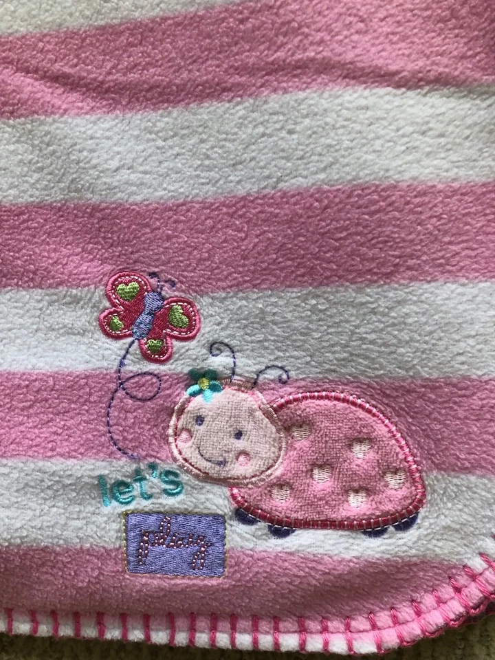 Manta bebé Ladybug a rayas rosa recién nacido lavanda ¡CUARTO! Usado en excelente estado Foto 2 de 3