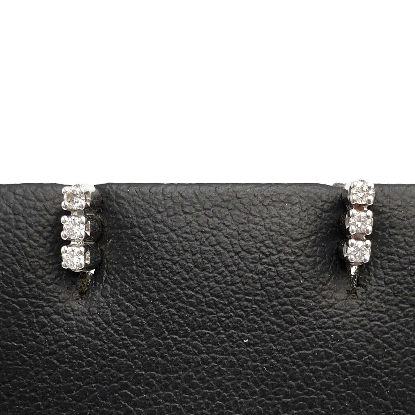 Pendientes usados trilogía pequeños oro blanco 18k diamantes naturales 0,09 q...