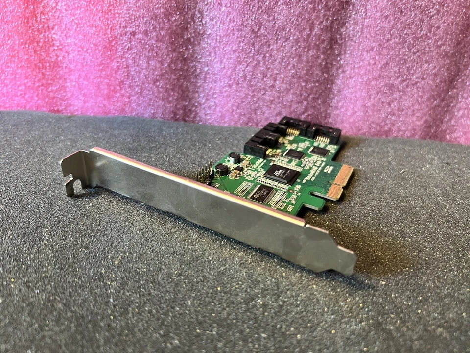 Tarjeta de matriz Highpoint Rockettraid 640 4 puertos 6 GB/s Foto 3 de 4