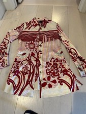 BCBG Maxazria Multicolored Long Sleeve gold Button Down ShirtAnd button cuffs 