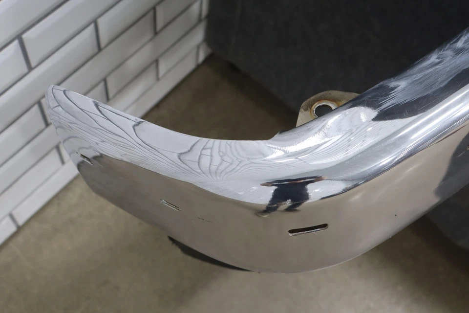 Хромированный передний бампер 95–00 Chevy Tahoe/Suburban/Silverado GMT400 (см. фотографии) от оригинального производителя - Изображение 2 из 4