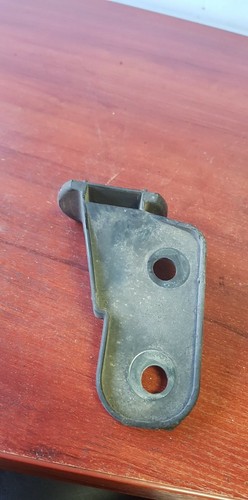 BMW e36 Halter links vorne 8122577