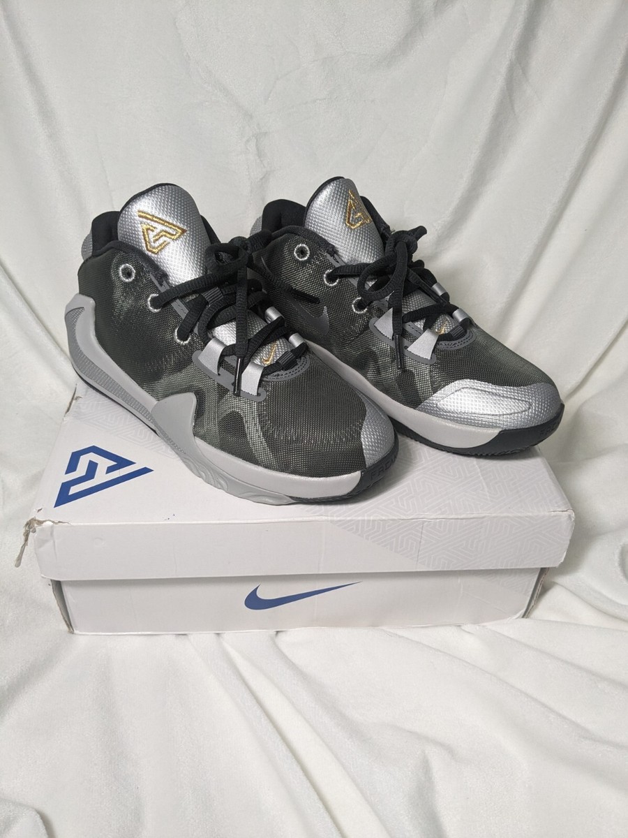 Nike Antetokounmpo 　 12　フリーク1 30cm Amazon.com | Nike Zoom Freak 1, Black / Black-white-lucid